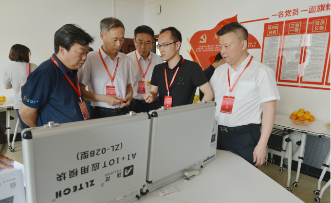 “智能制造職業(yè)教育人才培養(yǎng)論壇暨電子信息專業(yè)建設(shè)研討會”圓滿召開！智龍科技作主旨報告：《智能化時代中職電子信息類專業(yè)建設(shè)探討》